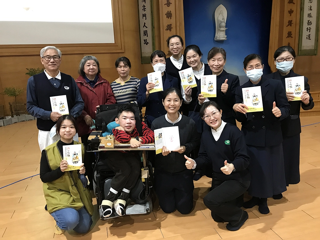 陳景維12月12日在宜蘭縣羅東聯絡處舉辦感恩分享會，聽眾寫下祝福獻給陳景維。