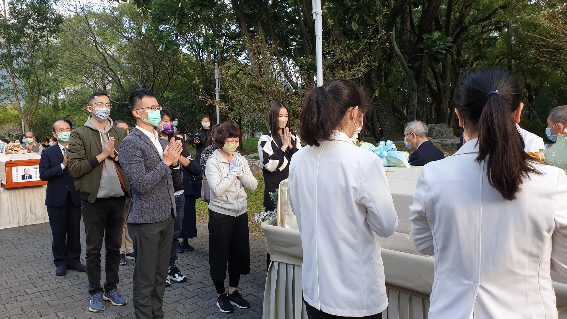 劉文錦老師的兒子劉建宏是慈大89級生科系的校友,這裡是他曾經學習的場所,卻沒想到也成為他父親最後圓滿心願的地方。