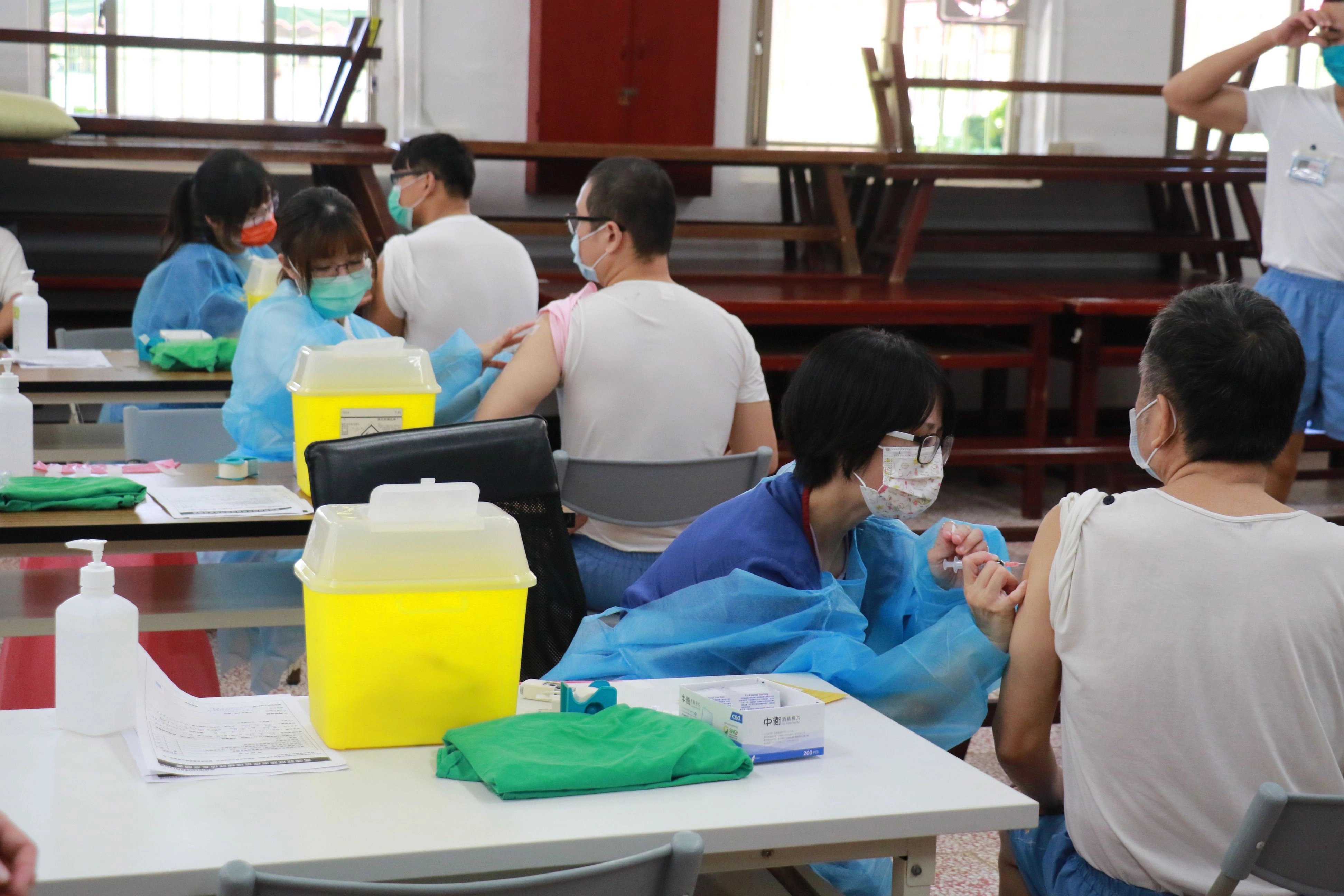 支援同仁對施打對象、環境皆有別於其他機構都感到新鮮,也表示理解與適應,如常為收容人服務。