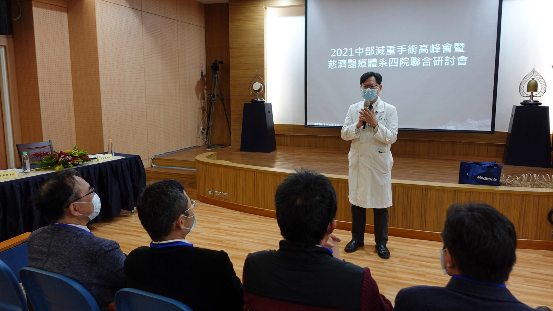 臺中慈濟醫院醫務秘書邱國樑主任致詞,肯定減重手術的重要。