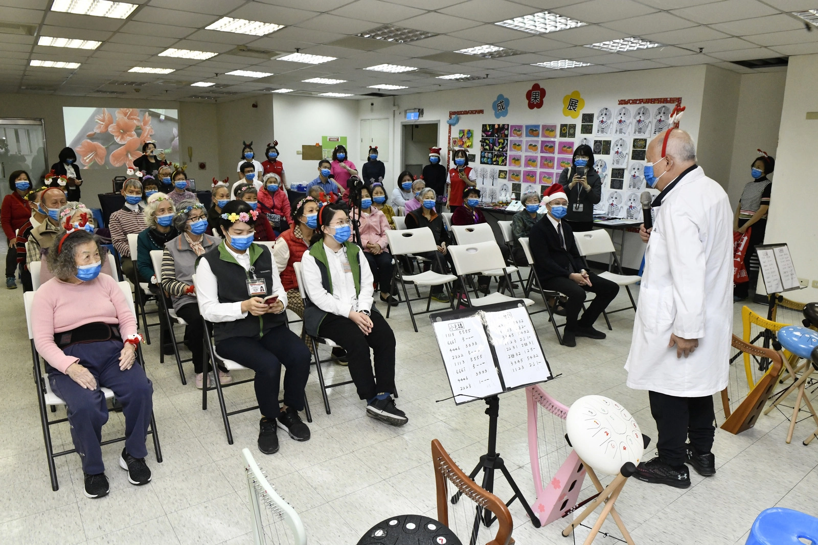 大林慈濟醫院失智共照中心主任曹汶龍醫師鼓勵老人家要走出來,多和人講講話,多動腦筋才不容易退化。