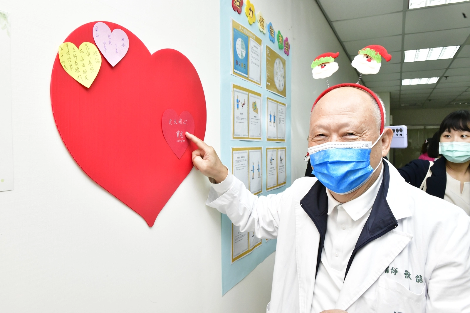 大林慈濟醫院失智共照中心主任曹汶龍醫師鼓勵老人家要走出來,多和人講講話,多動腦筋才不容易退化。