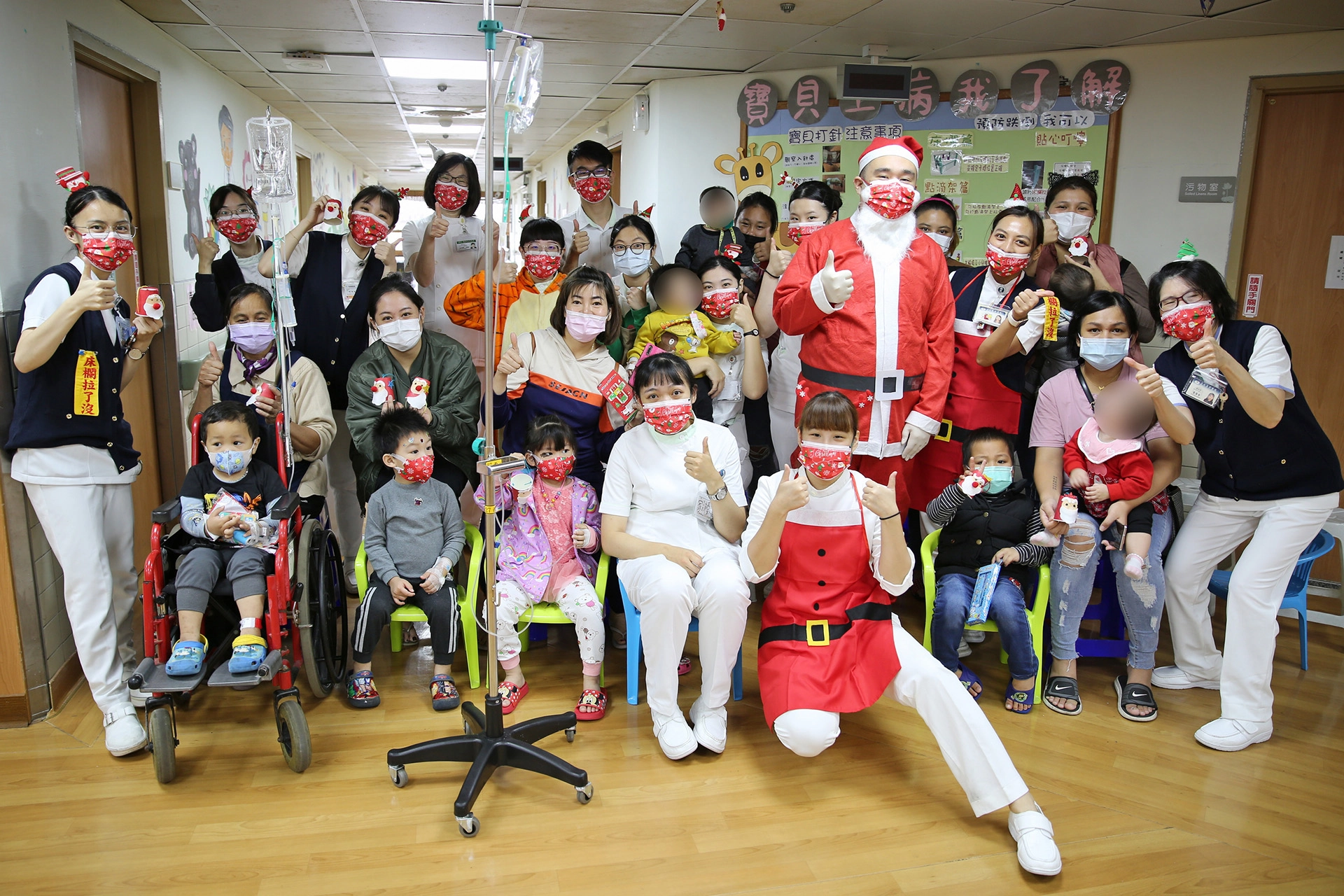 花蓮慈濟醫院兒科病房團隊在12月22日上午,舉辦「我的好朋友 耶誕節派對」,把握節慶氣氛向家長及病童宣導口腔保健的正確觀念外,也利用戲劇及DIY手作活動,希望讓大朋友、小朋友不要害怕看牙醫。