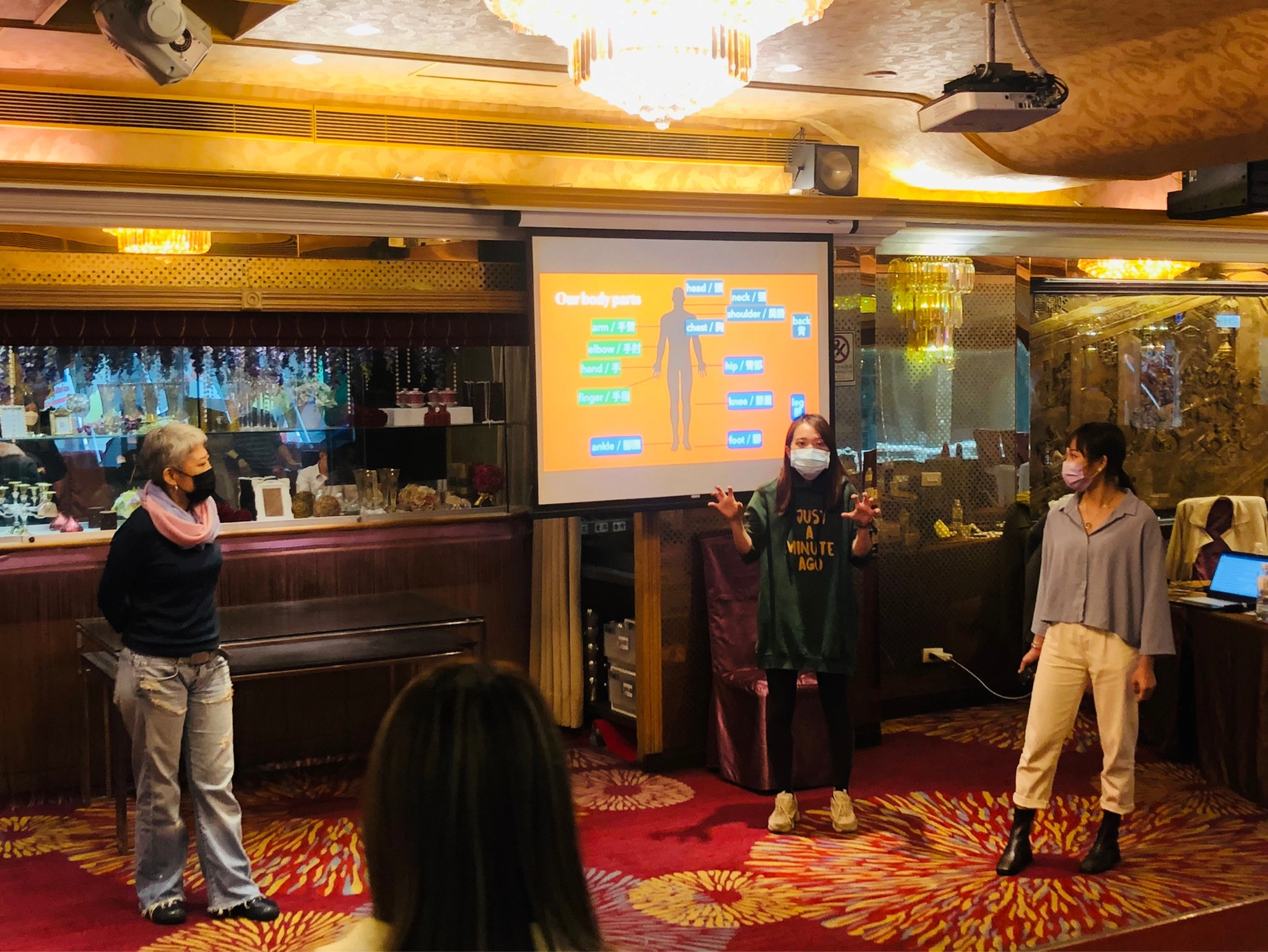 藝術領域-表藝科進行肢體訓練相關的雙語微型教案演示。