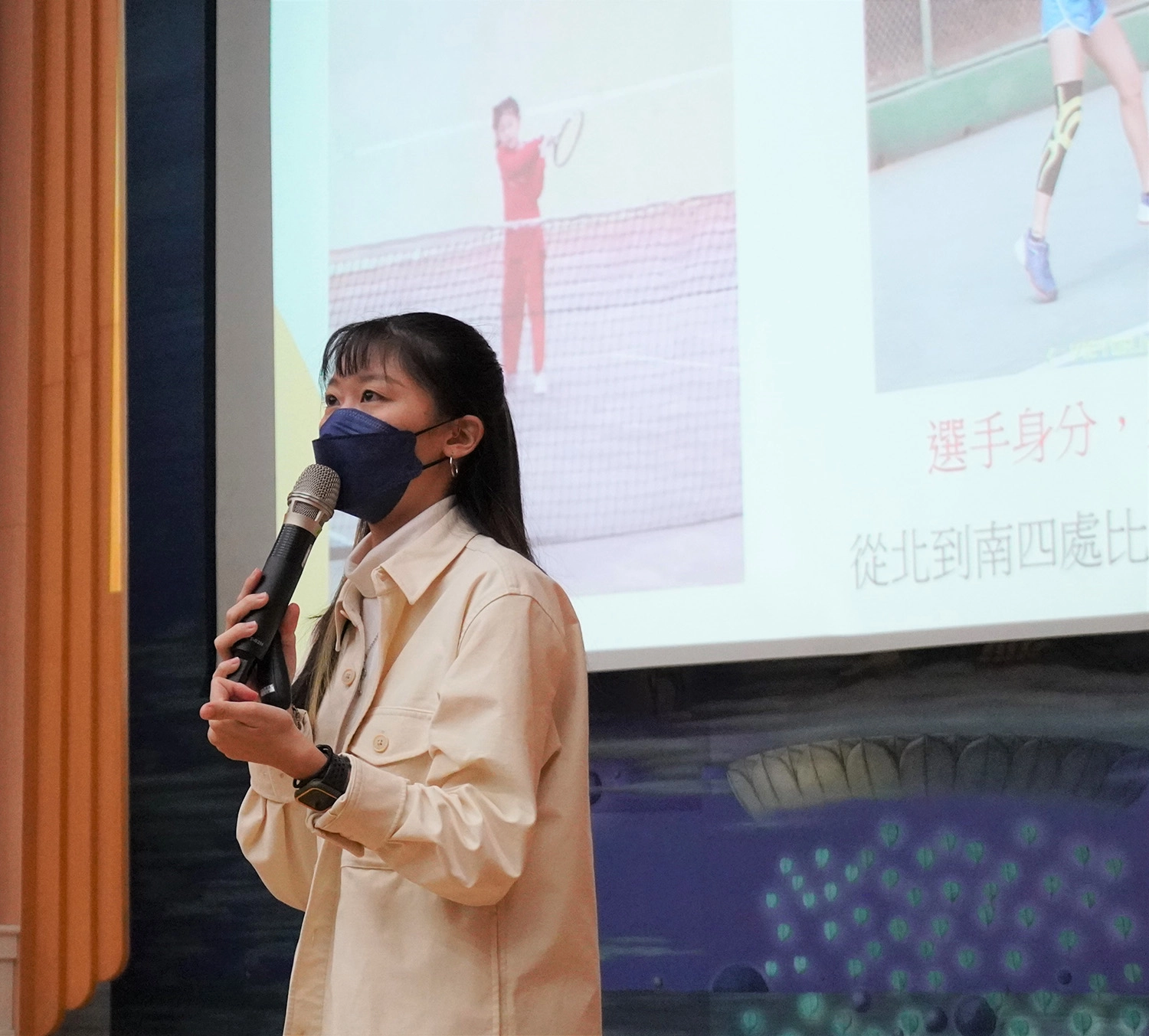 校友林家文學姊身為國家級網球選手,回來分享參與聽障身分運動選手的追夢過程。林曉瑩攝