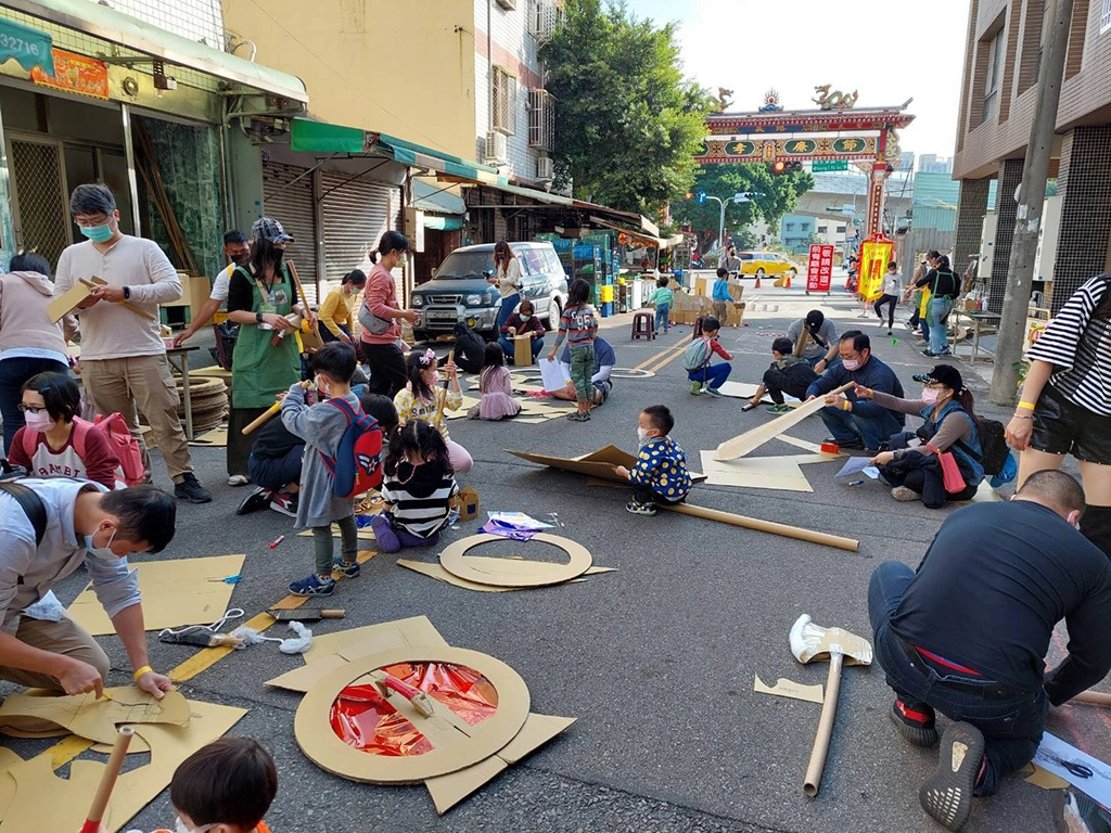 台中街道遊戲結合關公主題好有趣,打造孩子專屬遊戲場。