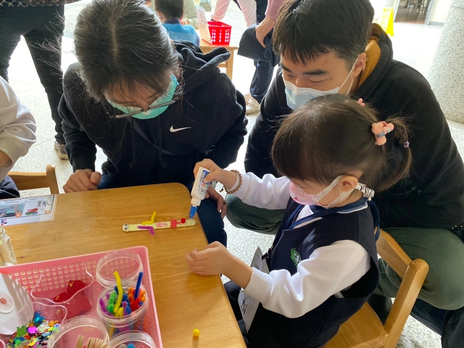 慈濟大愛幼兒園結合耶誕節舉辦歲末親子活動,親子們度過開心的耶誕節。