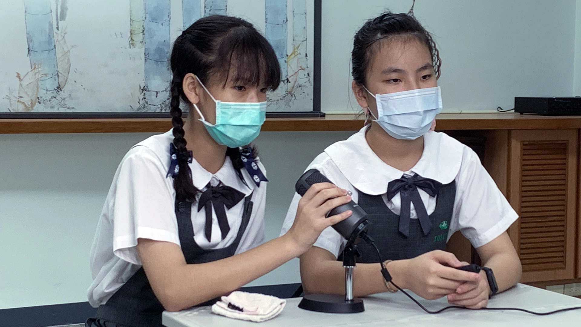 學生化被動為主動,號召同學一起共知共行。