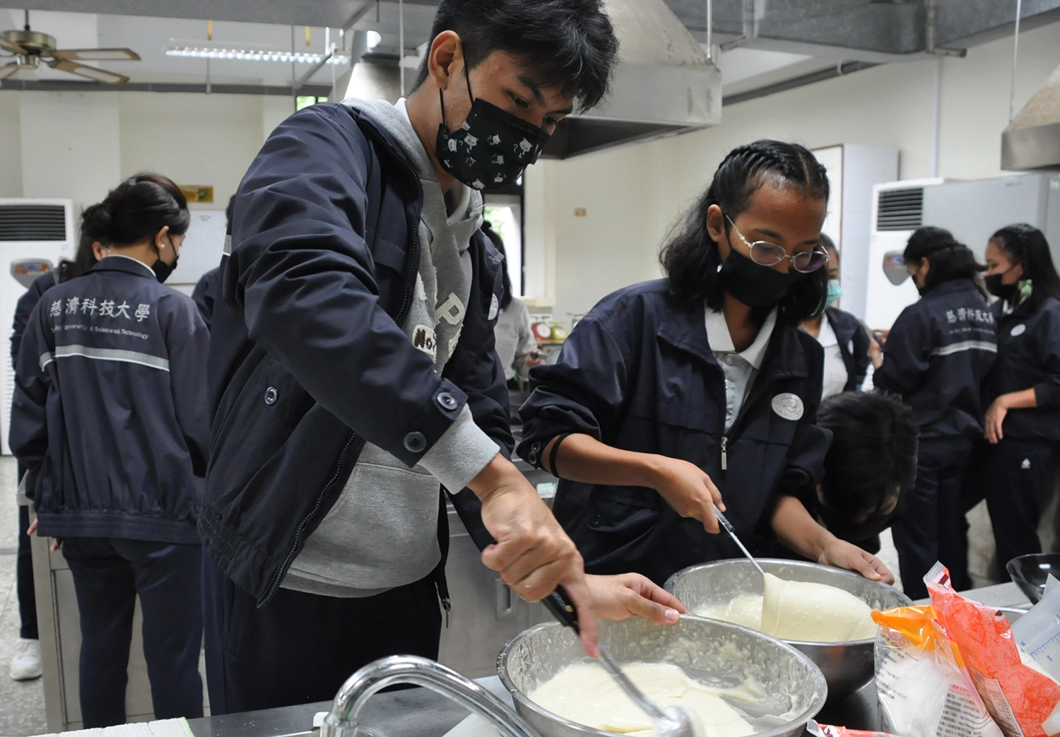 有別於台灣的烤地瓜,菲律賓學生堅持炸地瓜才是「王道」。