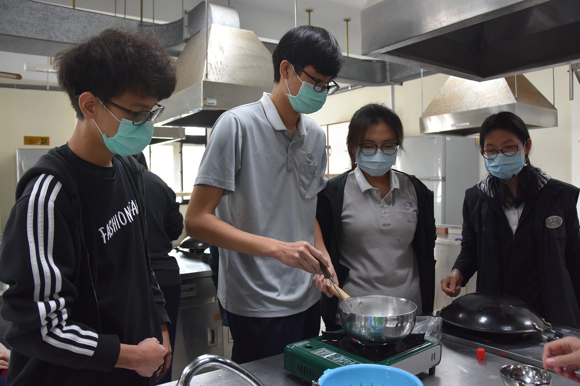 在營養膳食知識中,強調不同年齡層的營養、飲食方式各有差異。