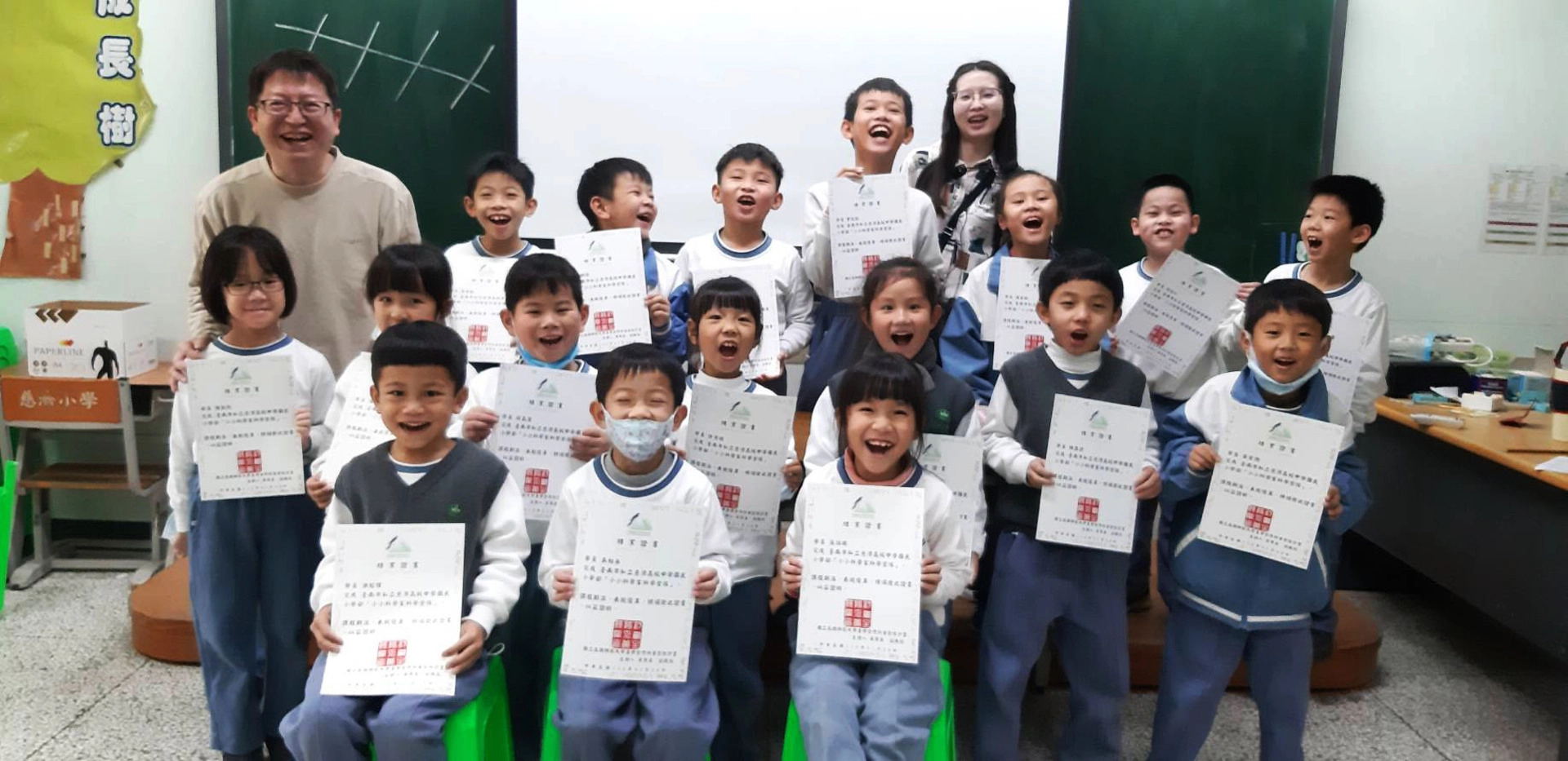 科學營頒發結業證書,相約明年見喔!
