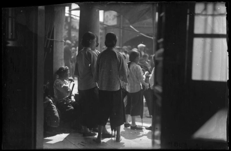 鄧南光〈北埔紀實〉1930年代,原作為玻璃版底片數位化,5.7x8.2x0.1cm。