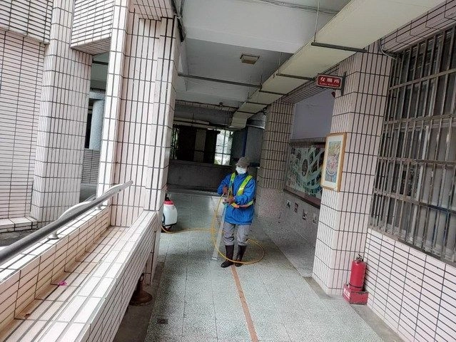 新北市防疫消毒大隊全體總動員,在開學日前完成消毒。