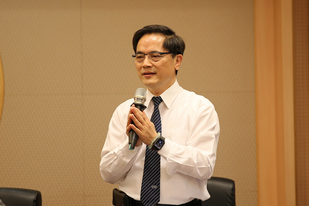 花蓮慈院林欣榮院長也指出,證嚴法師開示時曾說,讀書會能幫助同仁了解「靜思法脈、慈濟宗門」,凝聚同仁的向心力。