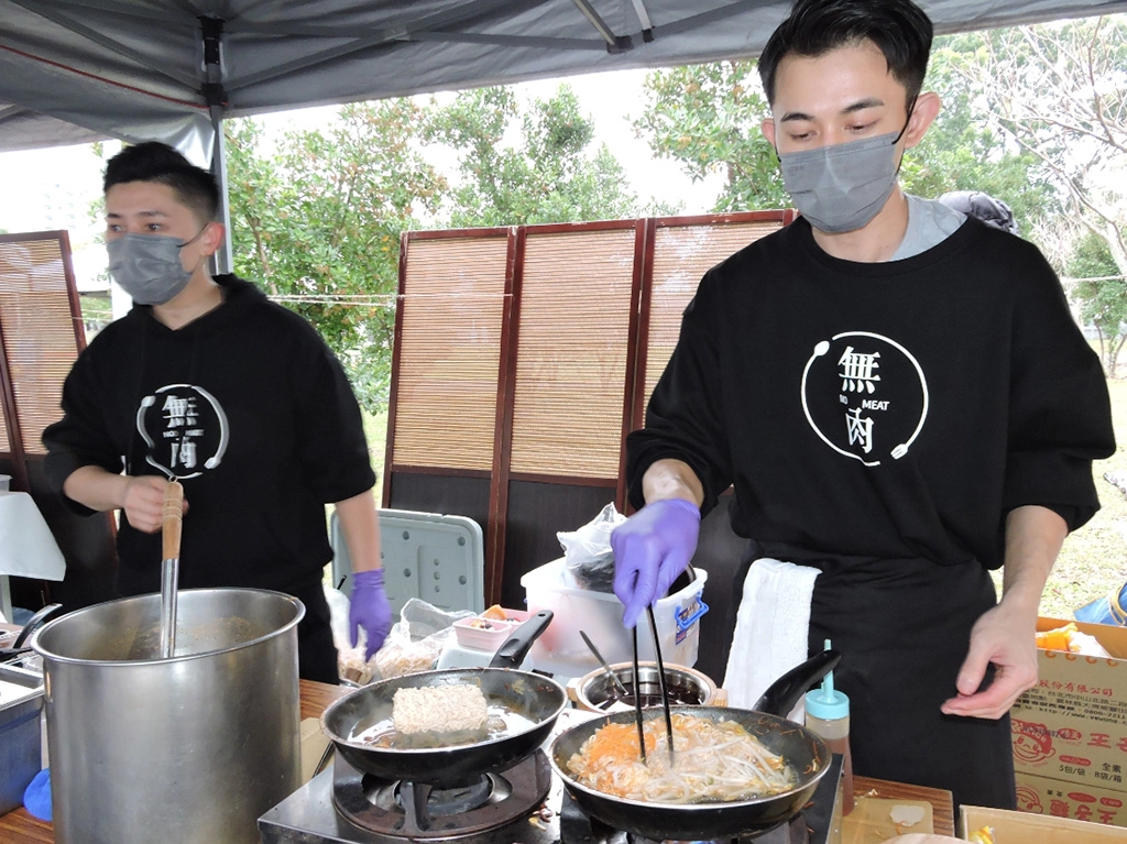 無肉市集舉辦至今,開始吸引許多由葷轉素的人們響應,用美食與大眾交流,更分享自己的茹素心得。