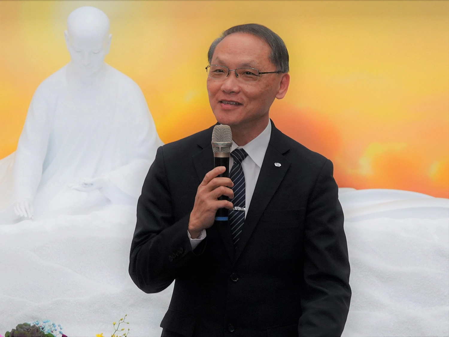 慈濟顏博文執行長希望透過簽署合作備忘錄,與海巡署一起增加社會的關懷能量。(圖為慈濟基金會提供)