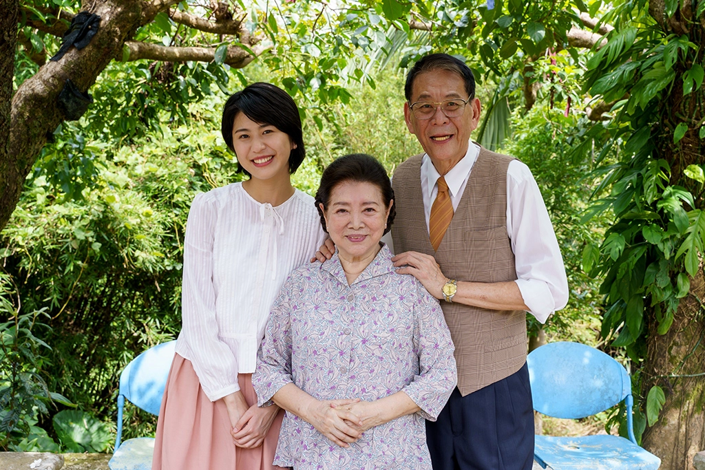 龍劭華和女兒陳璇(左),也在「姊姊向前衝」同框演出。