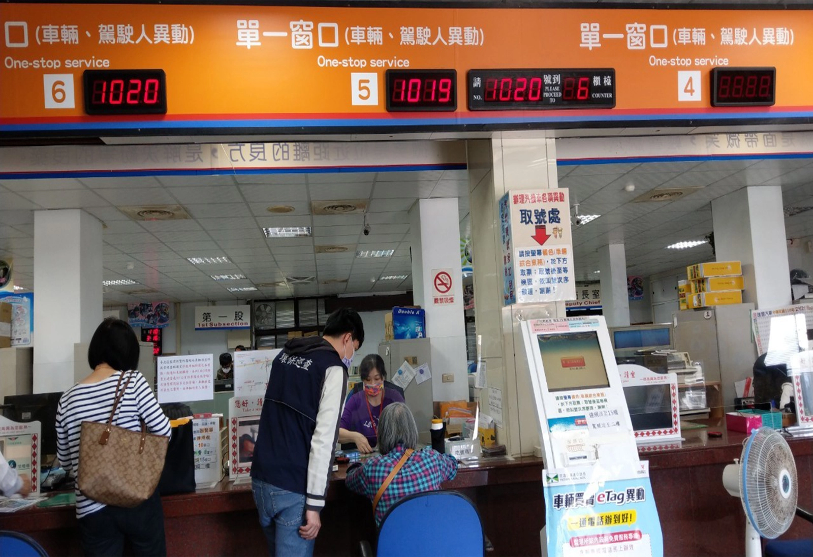 親訪老舊機車車主宣導汰舊換新補助政策,並協助老舊車輛車主辦理報廢。