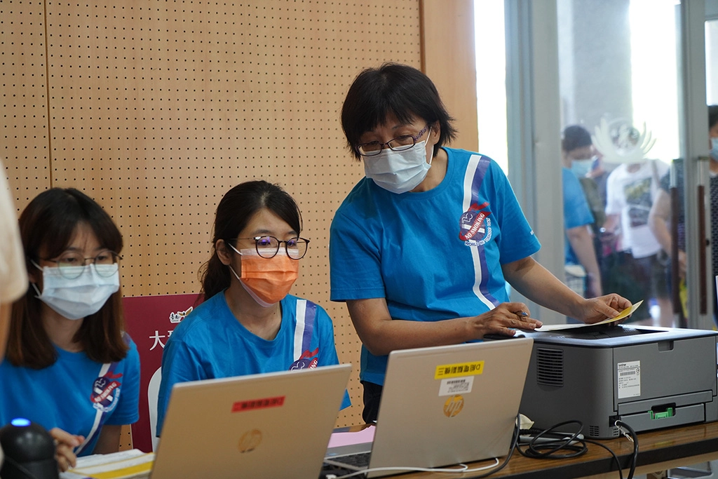 台南市衛生局國民健康科秘書李寶玉(右)。