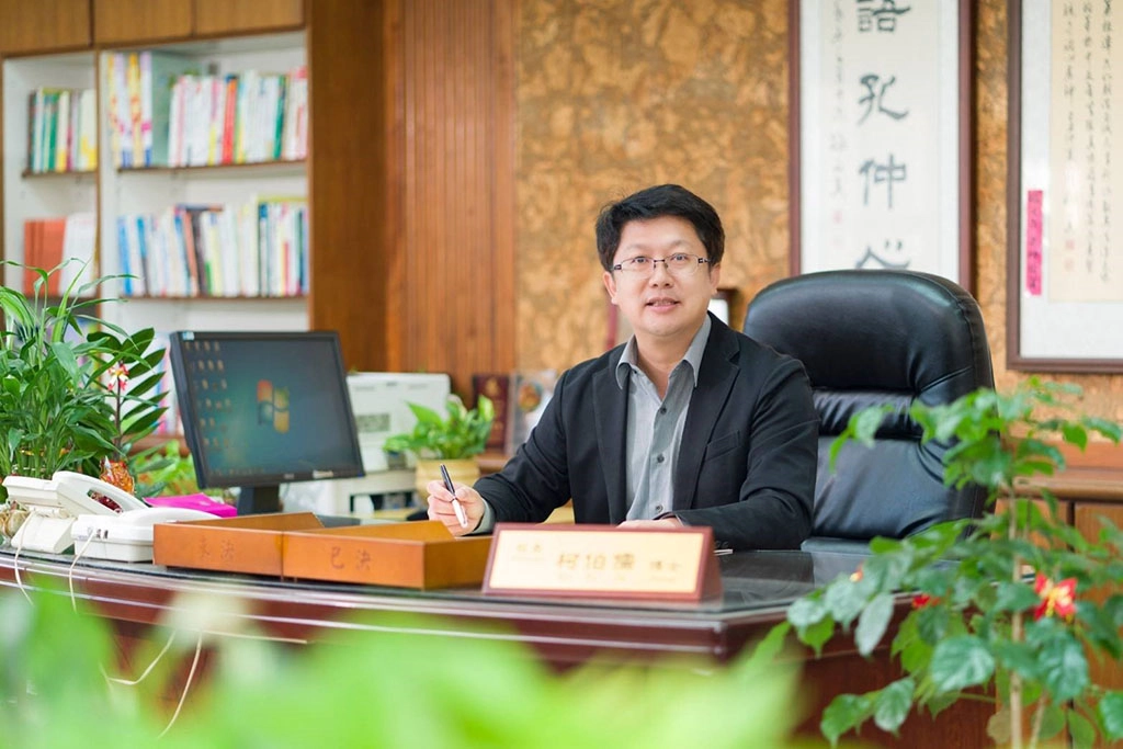柯伯儒校長要把善的種子傳播下去,一代接一代。