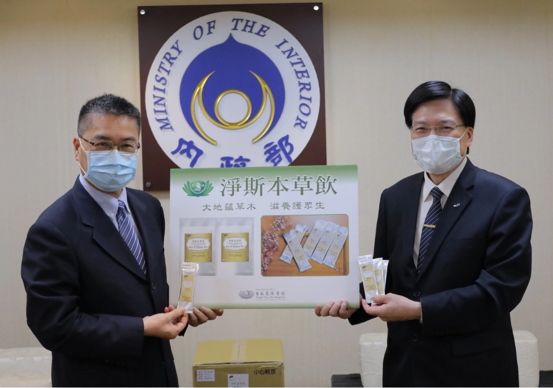 行政院6月7日宣布延長全國三級警戒管制至6月28,慈濟關懷第一線執勤的警消人員也持續進行。