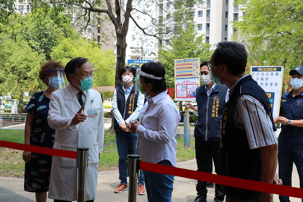 簡守信院長感謝市政府的規劃,在防疫戰中一起捍衛生命與健康。