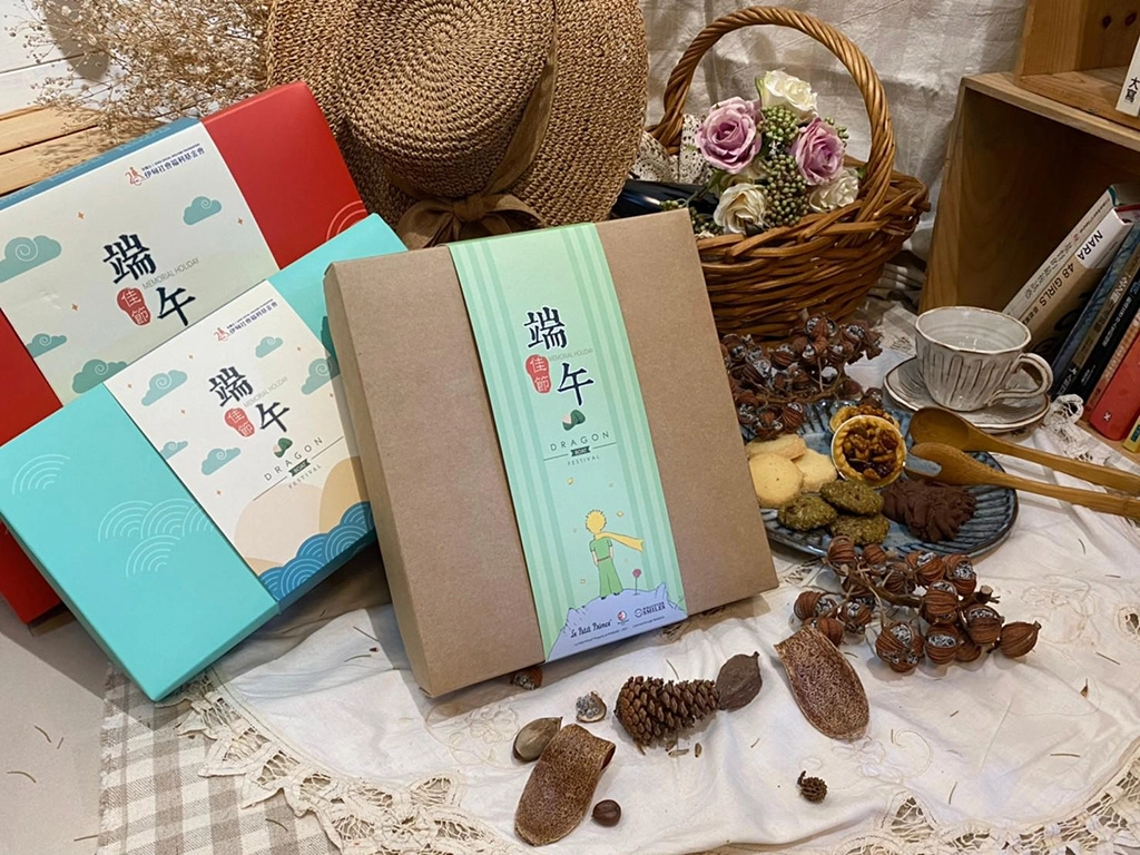 今年伊甸更與法國著名童話《小王子》合作,將小王子充滿溫馨與希望的世界,融合在端午節的外盒腰封設計中。