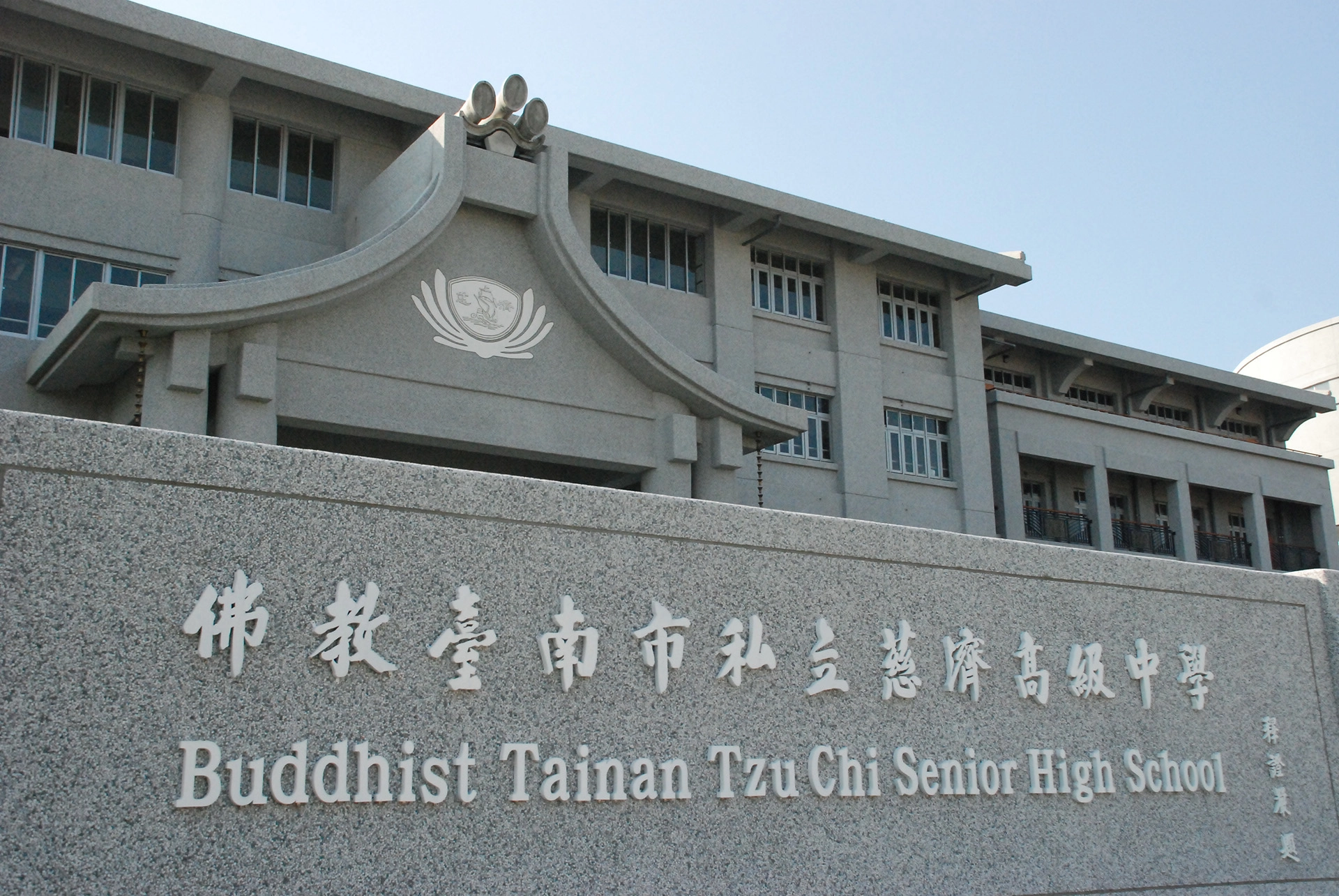 臺南慈中近年來推廣國際教育,引進外籍教師教學,帶給學生優質的英語學習環境,成效斐然。