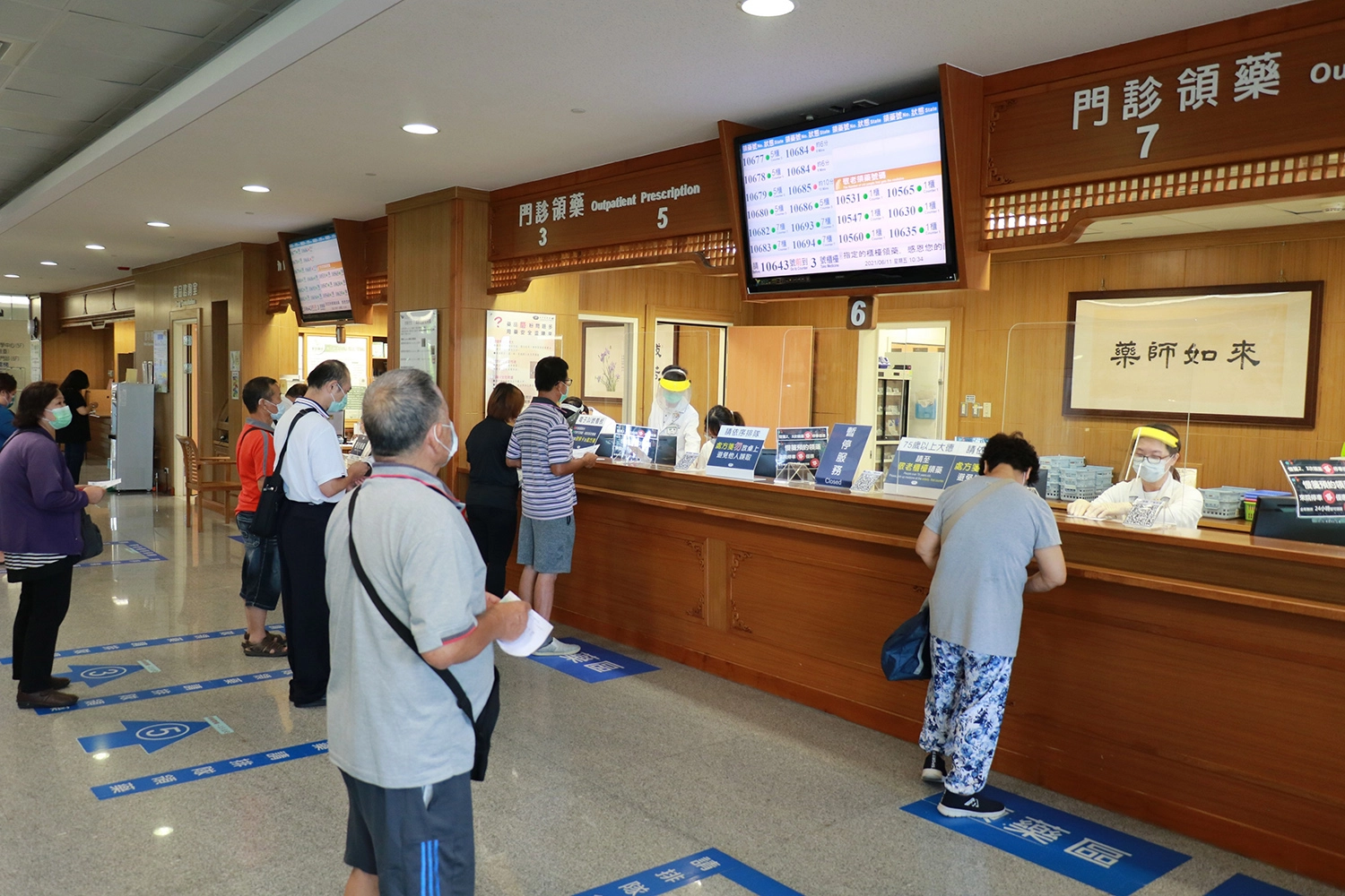 臺中慈濟院藥劑部開辦多項便民措施,讓鄉親領藥更加方便、安心。