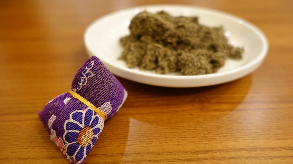 01-艾草被視為能驅疫避邪的藥草,民眾可在端午節用它來製作香包防蚊蟲。