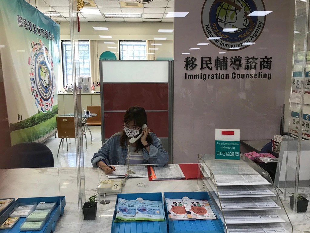 在端午佳節前夕,移民署北區事務大隊臺北市服務站特別以電話關懷萬華區近500位新住民。