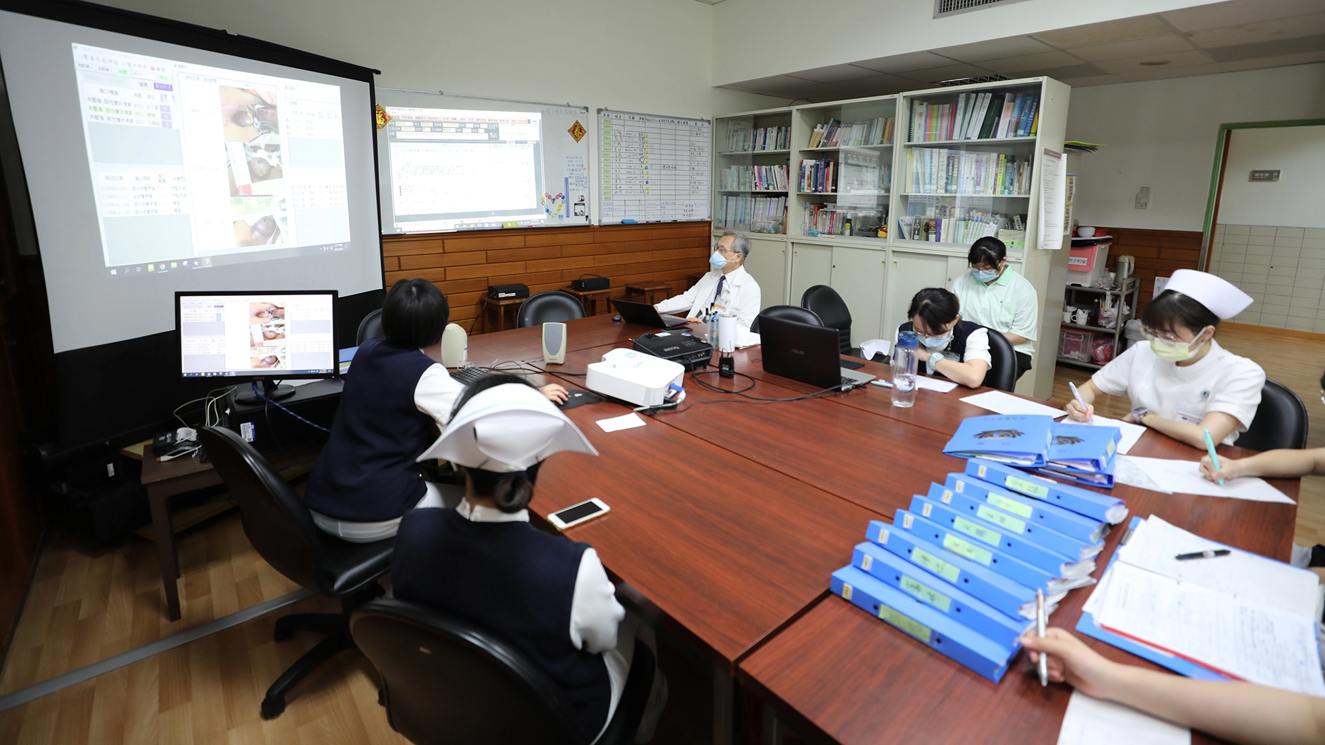 安寧療護團隊行前開會討論注意事項