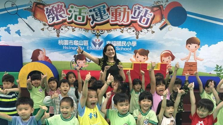 謝月香在幸福小學裡學習幸福,體會幸福,也成就幸福。(拍攝時間108年)