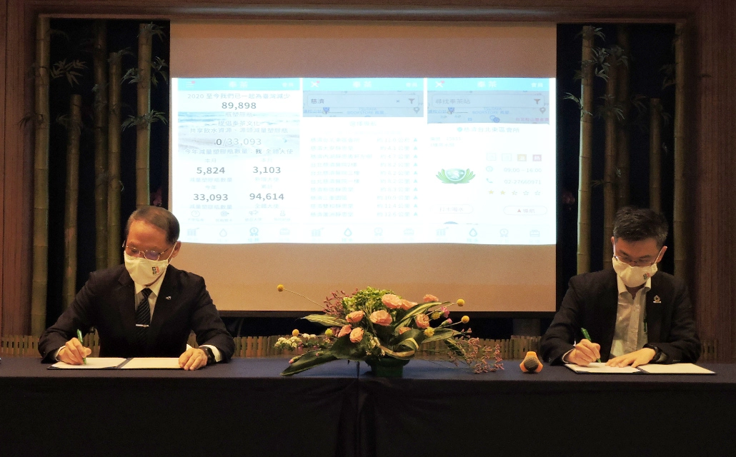「環保清淨在源頭,奉茶減塑有看頭」!慈濟以「力行環保」結識好夥伴,共同推動環保理念。