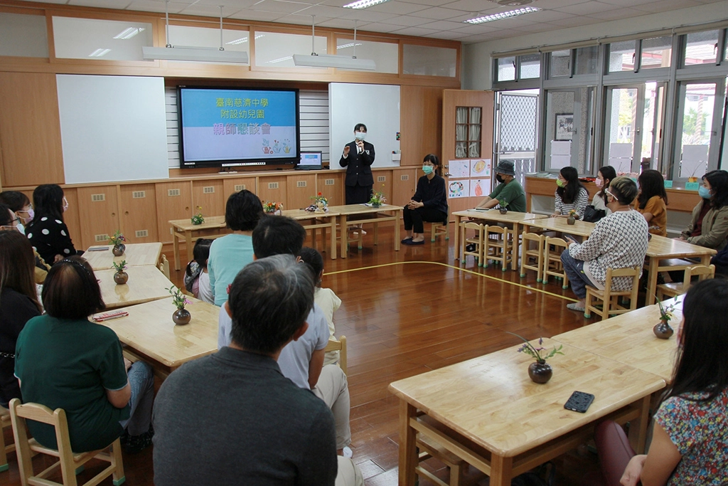 家長踴躍出席,關心園所這學期的課程活動。