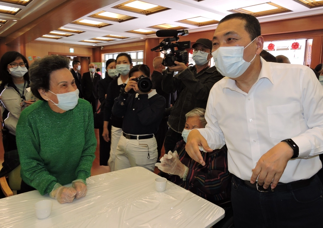 一直以來,慈濟響應長照政策與落實證嚴法師在地安老的理念,運用社區資源投入長照推展。