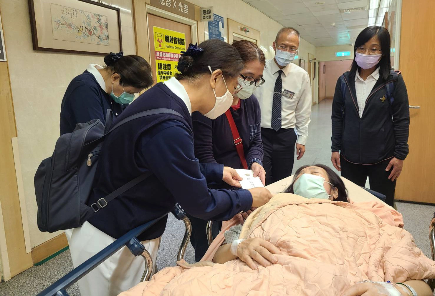 宜蘭蘇澳發生重大車禍,宜蘭、台北慈濟志工到醫院關懷傷者。
