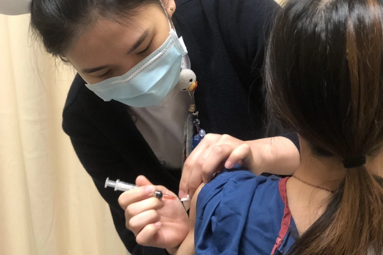 一線護理師們也紛紛表示,盡速接種疫苗才能有防護力,保護好自身健康才能守護病人健康。