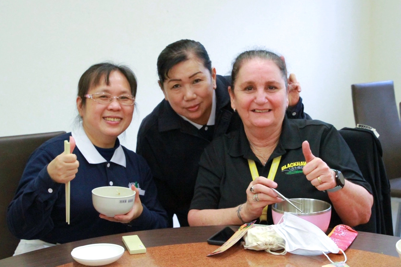 美籍技術指導人員蘇珊第一次吃到蔬食料理,蘇珊說:臺灣的蔬食真的味道非常好。