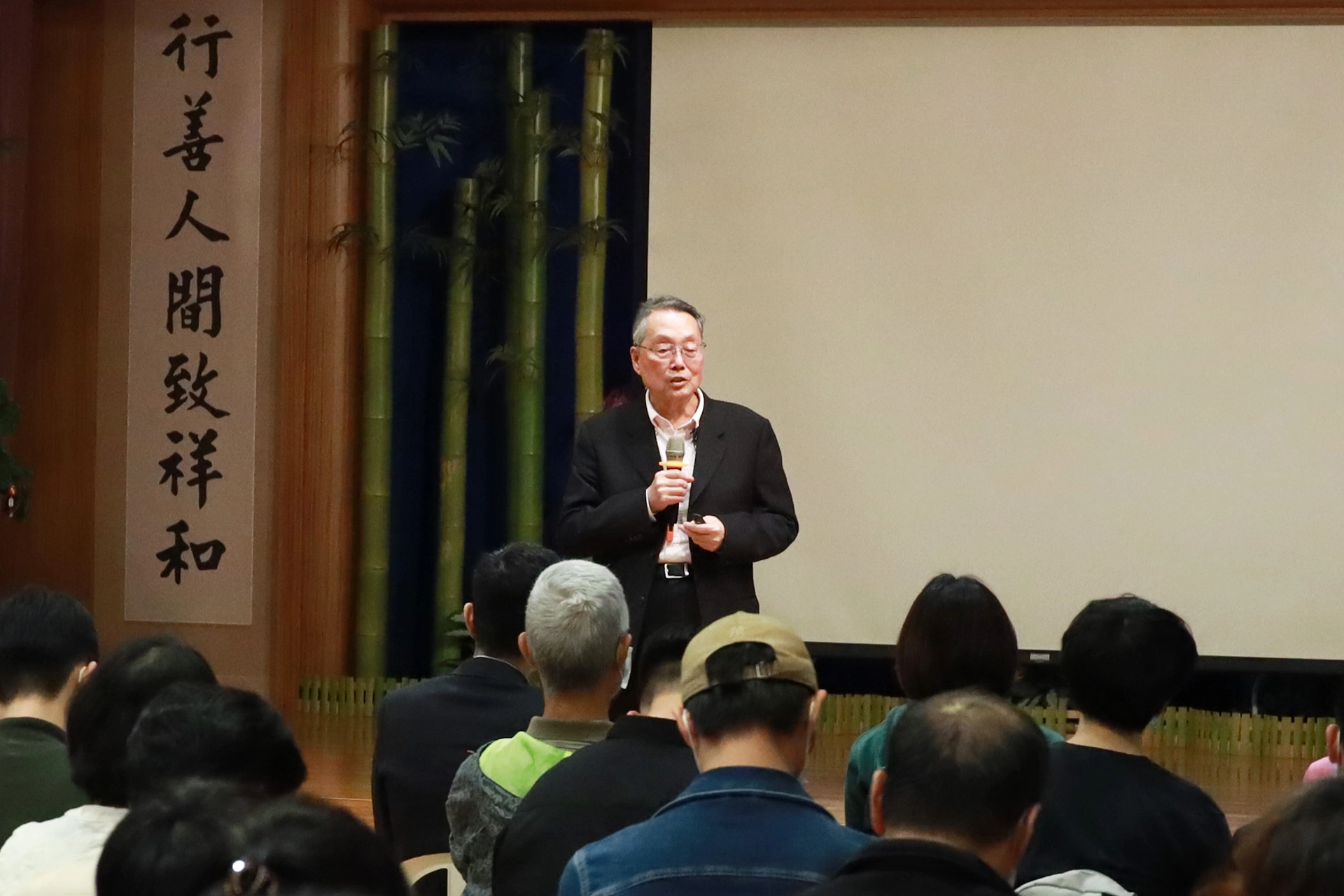 施振榮長期關心台灣永續發展與競爭力,樂於分享「王道」理念與思維。