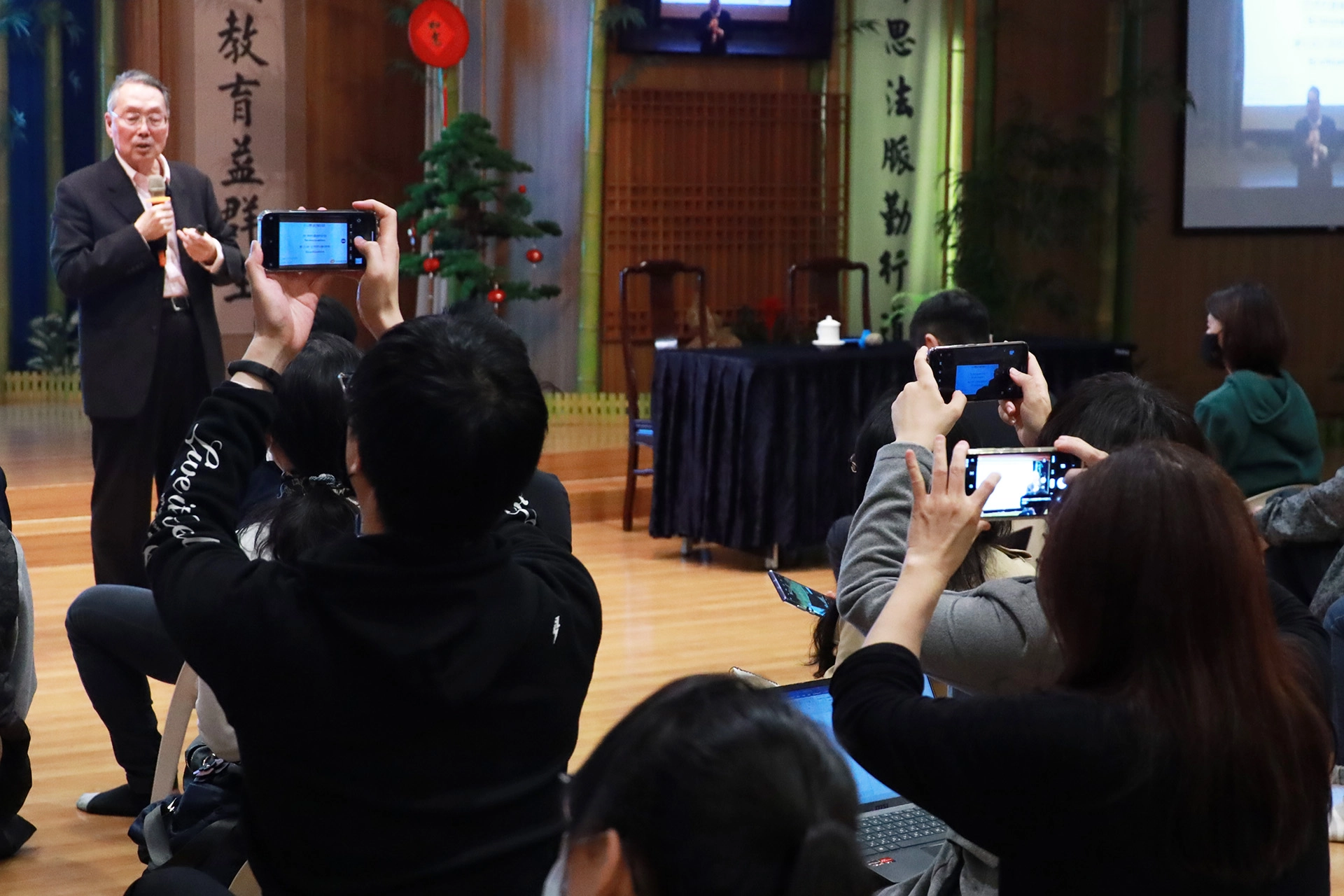 慈濟國際青年會(TIYA)舉辦「2021年《生命X覺擇》青年系列講座」,邀請社會賢達人士與時下青年大眾座談。