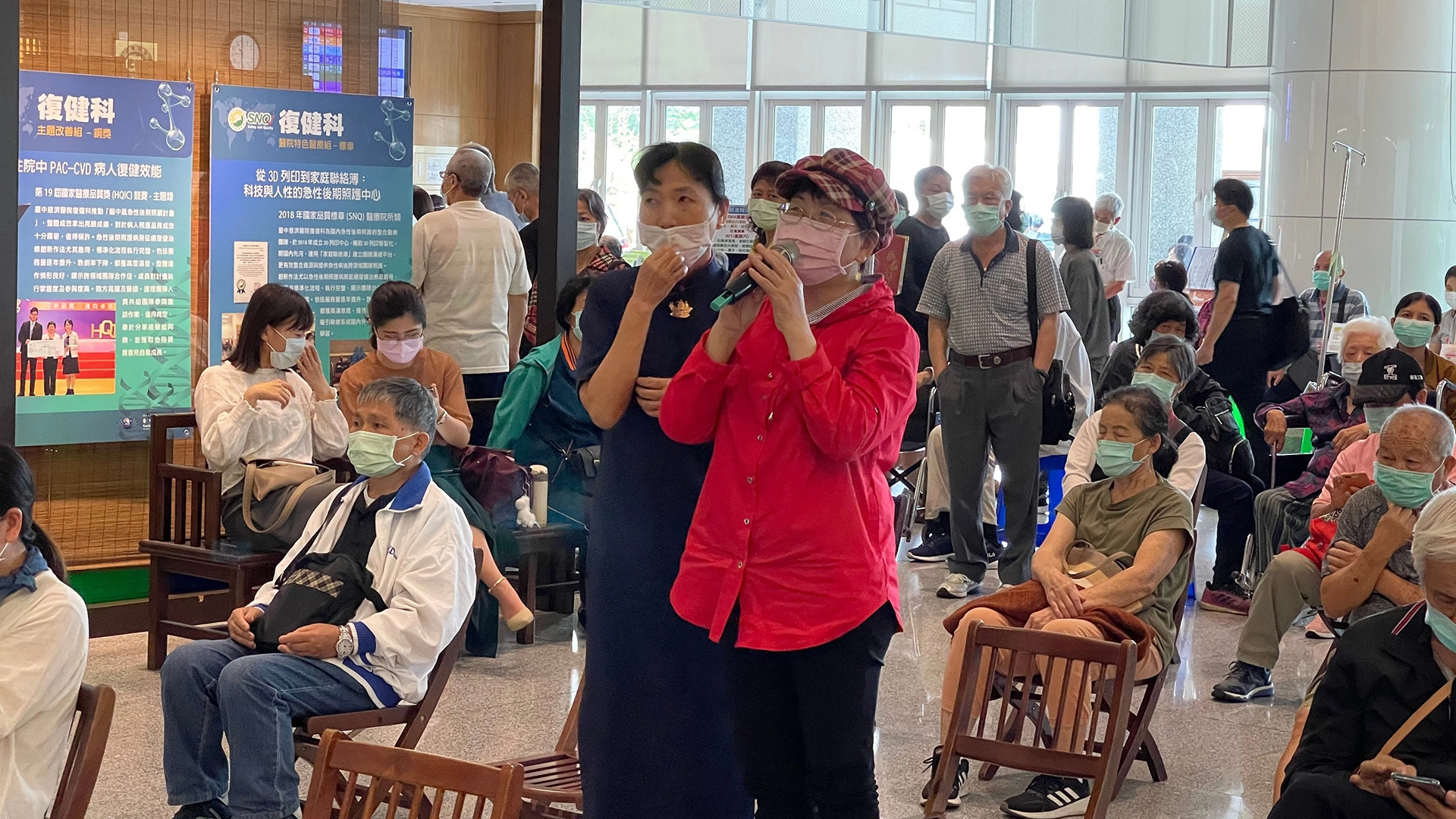 Q & A時間,民眾針對結石問題踴躍發問。