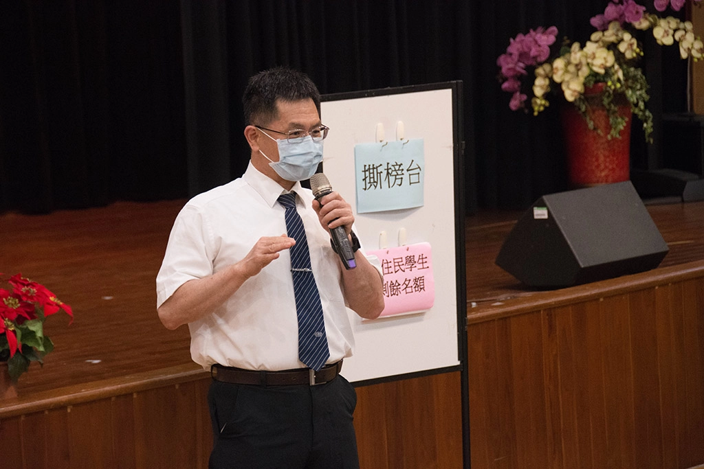 校長羅文瑞表示,入學後要認真讀書,用心學習護理技術,才能順利考取護理師執照。