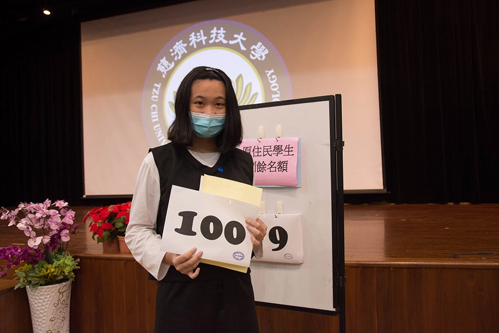原住民專班撕榜第一名的潘可馨(阿美族)表示,能拿下榜首很驚喜、也很意外。