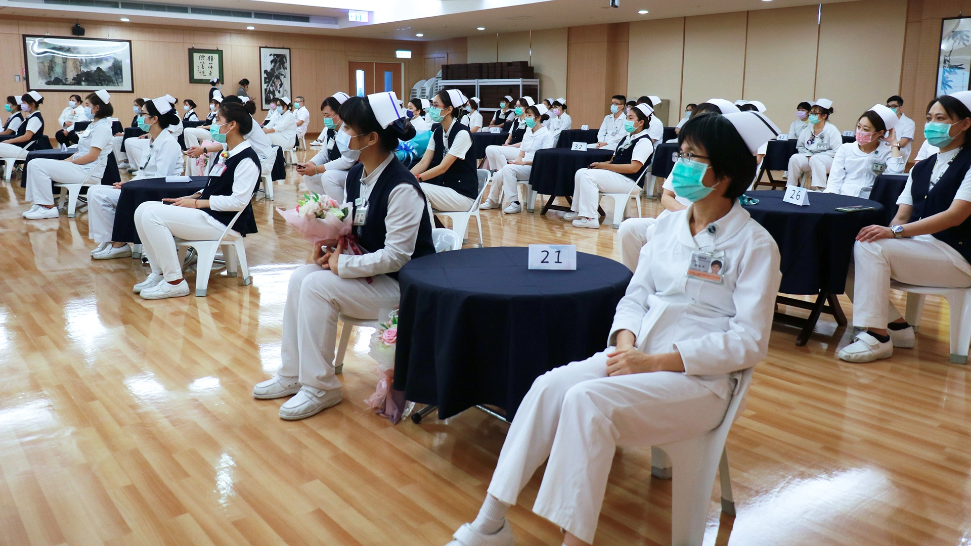 因應防疫全級,護師節活動規模縮減、座位距離拉大。