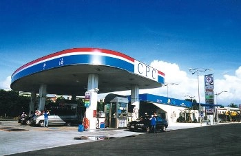 明(17)日起國內汽、柴油價格各調漲0.1元。