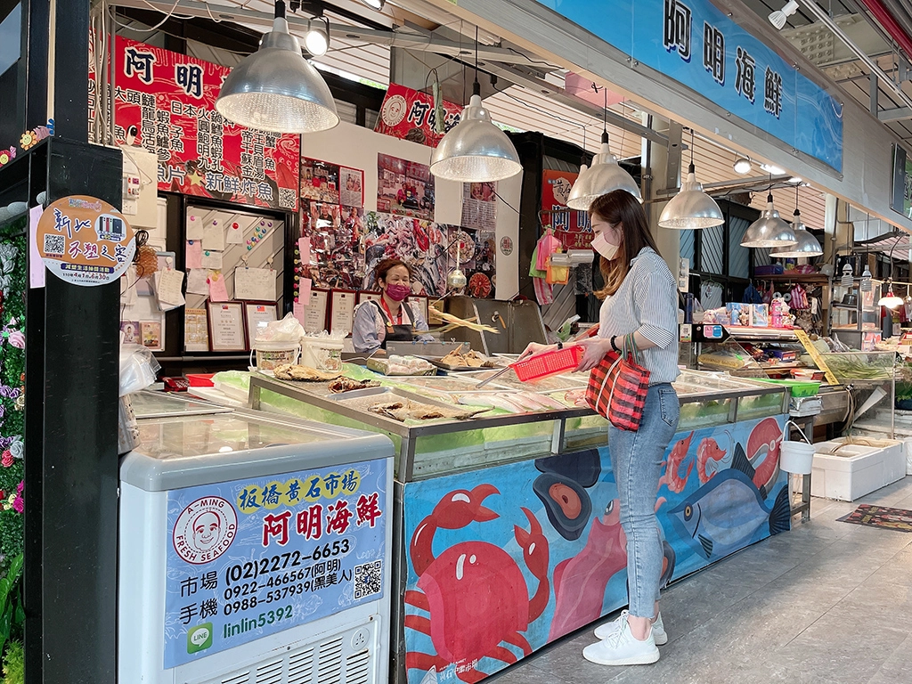 新北市同意業者申請暫時提供免洗餐具,仍應遵守「免洗餐具限制使用對象及實施方式」公告事項二、(二)規定,不得提供塑膠類免洗餐具。