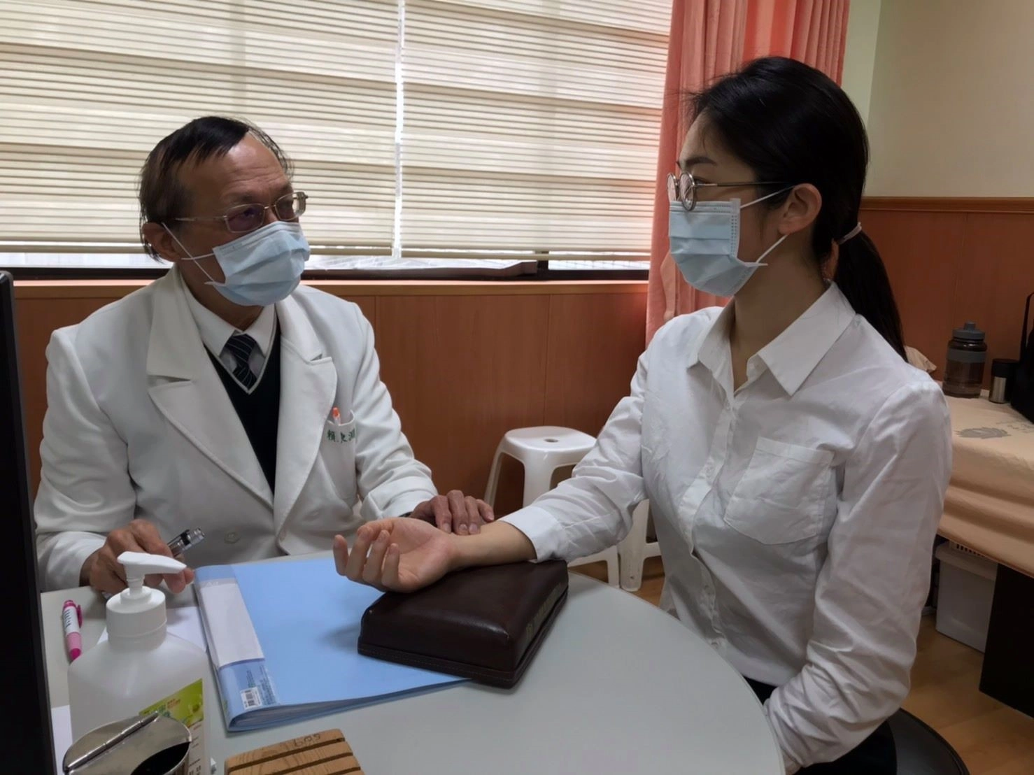 賴東淵主任看診照(示意圖)