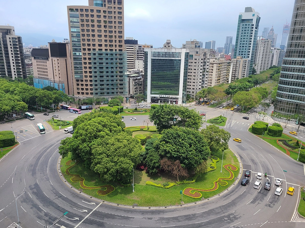 仁愛圓環是敦化南北路上僅存的圓環,也是臺北市重要的公共景觀。