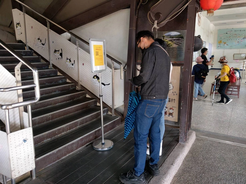 進入貓村人員皆須掃描QRcode實聯制。
